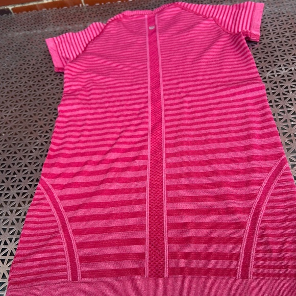 Lululemon Athletica Swiftly Tech Short sleeve Weathered Berry Rumble, workout T - Picture 6 of 8